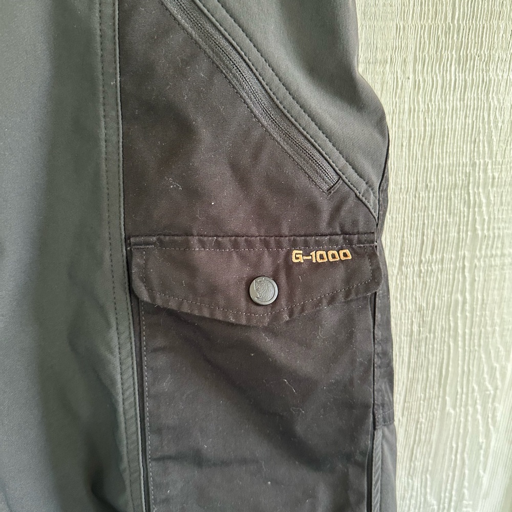 Fjall Raven Women’s Black Nikka Curve Outdoor Shorts - Picture 3 of 7